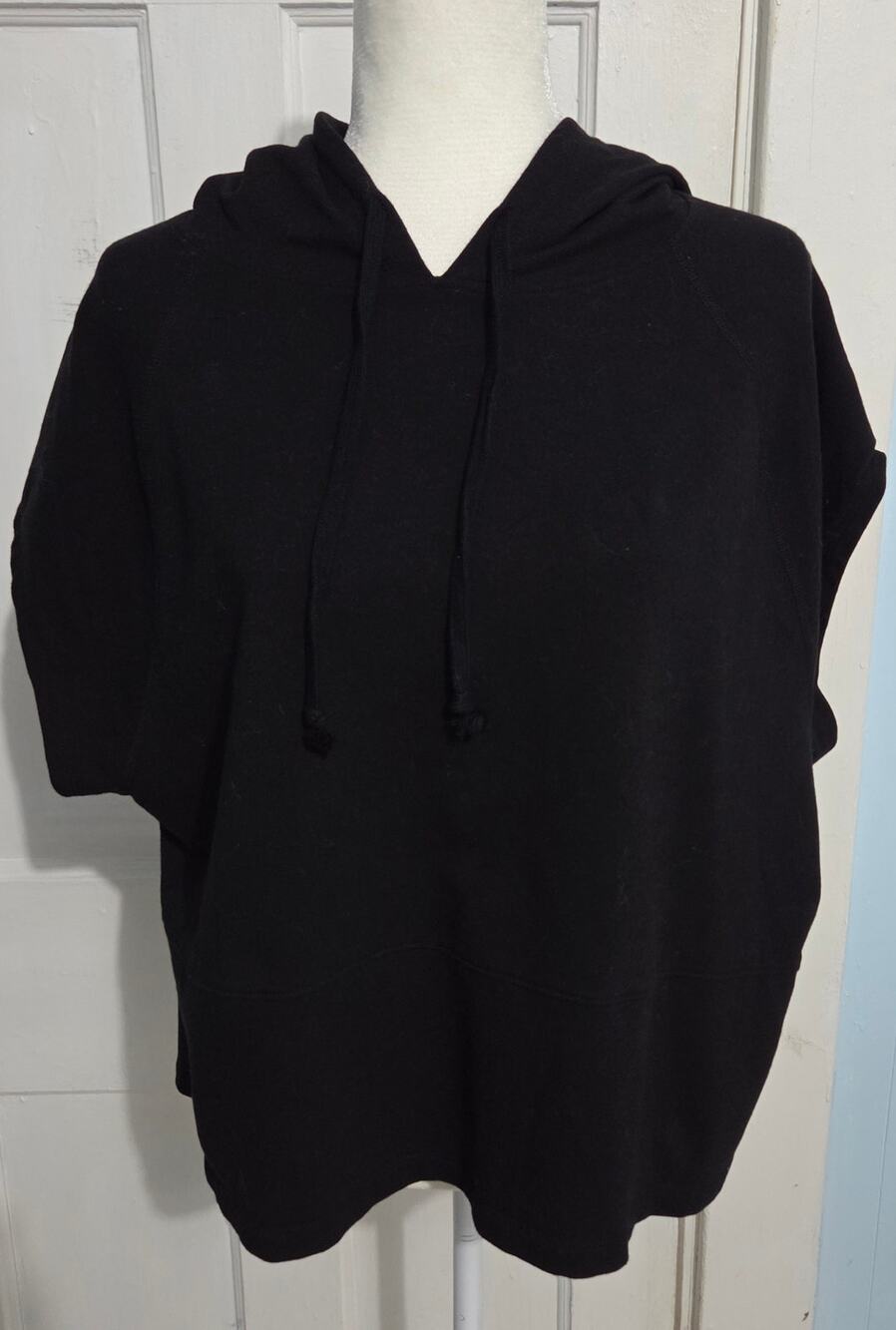 AVIA Short Sleeve Black Athletic/Yoga Hooded Sweatshirt Women's Size XL
